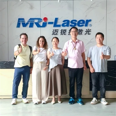 MRJ-Laser Mengalu-alukan Pelanggan Mexico Untuk Lawatan Kilang Untuk Mengerat...